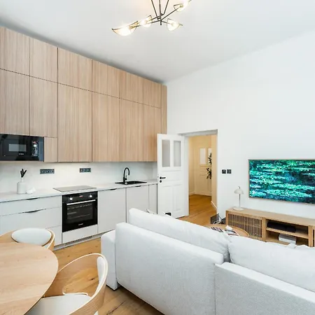 Cozy Wenceslas Square 700m Apartment, * Praha