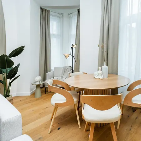 Rentero Cozy Wenceslas Square 700m Apartment, 公寓 *